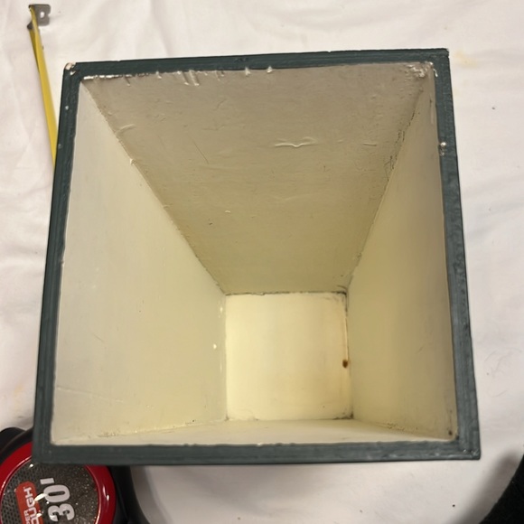 Wood base/planter with rose motif and distressing - Picture 2 of 6